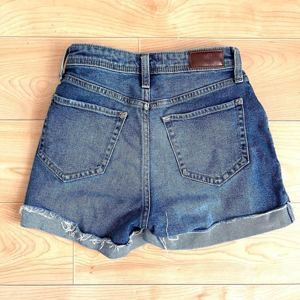 Hollister Women's Blue Distressed Denim High Rise Mom Shorts - Picture 2 of 4